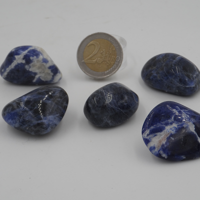 pierres roulées en sodalite bleue